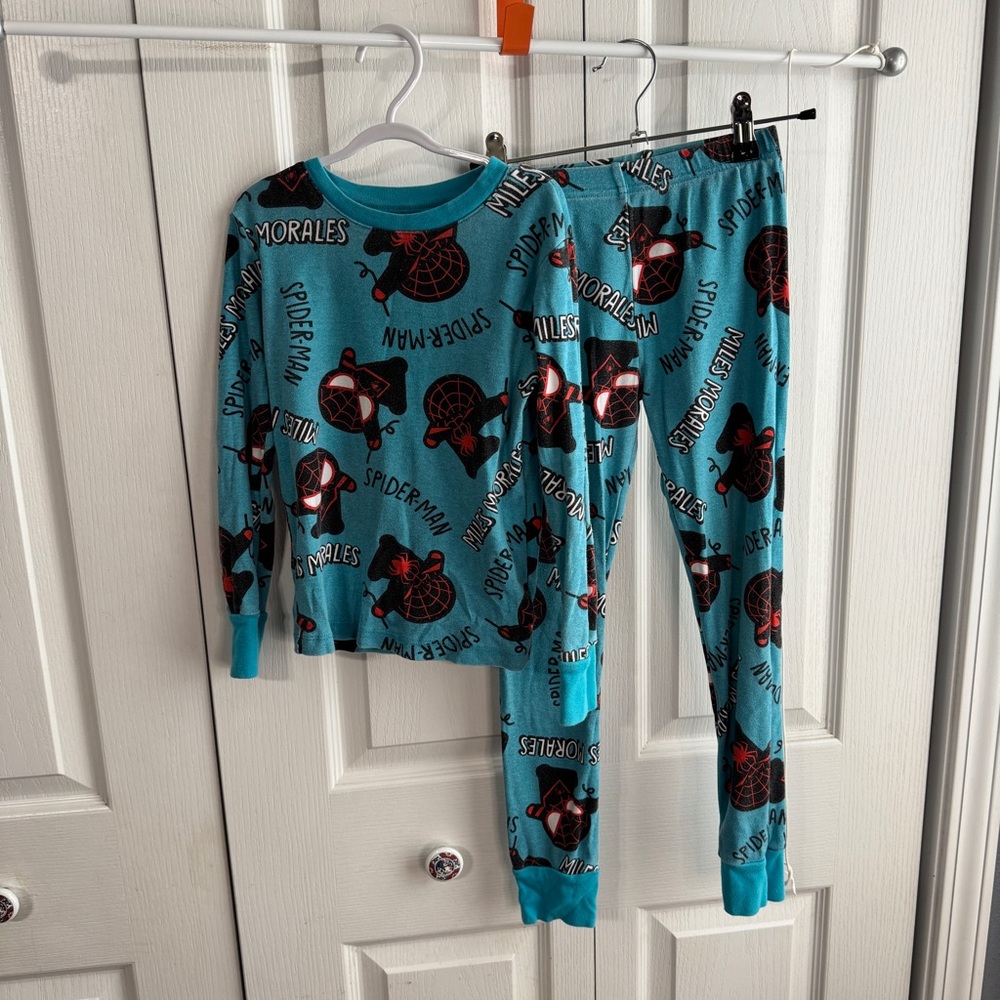 Spotted‎ Zebra x Marvel Spider-Man pajama set size 8